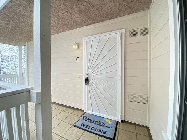 Building Photo - Bright 2 Bedroom Condo in Oceanside!