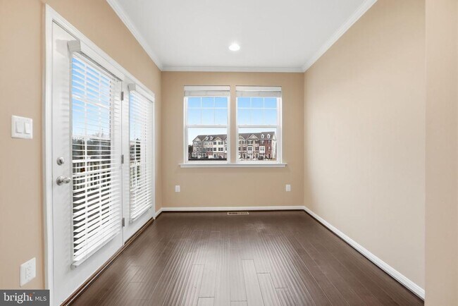 Building Photo - 43593 Mirror Terrace