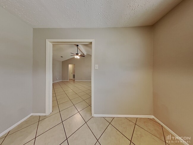 Building Photo - 4523 Mossygate Dr