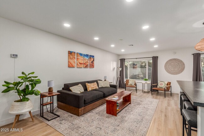 Foto del edificio - 5253 E Beck Ln