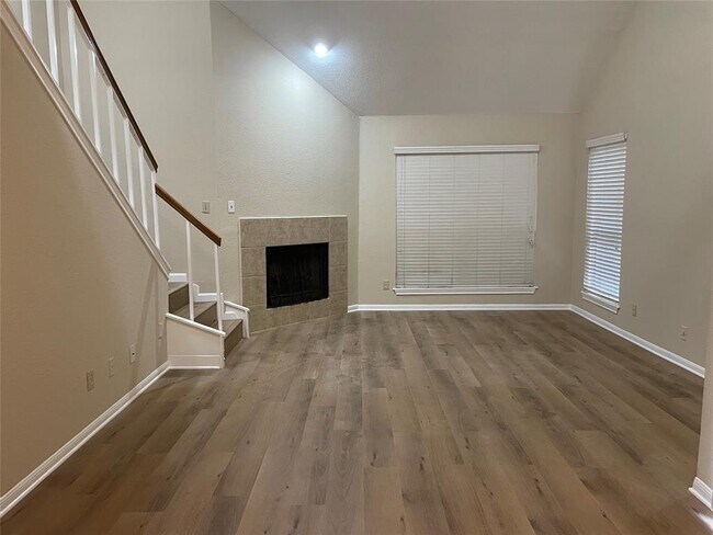 Foto del edificio - 3100 Walnut Bend Ln