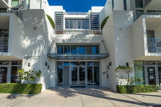 Building Photo - 111 SE 1st Ave