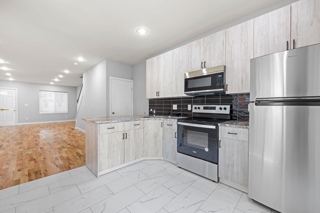 Primary Photo - ??? NEWLY RENOVATED 3 BEDROOMS & 2.5 BATHS...
