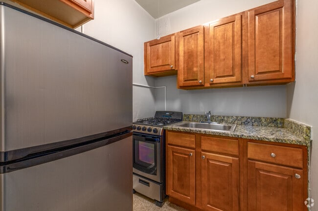 Kitchen - The Onyx on Sheridan