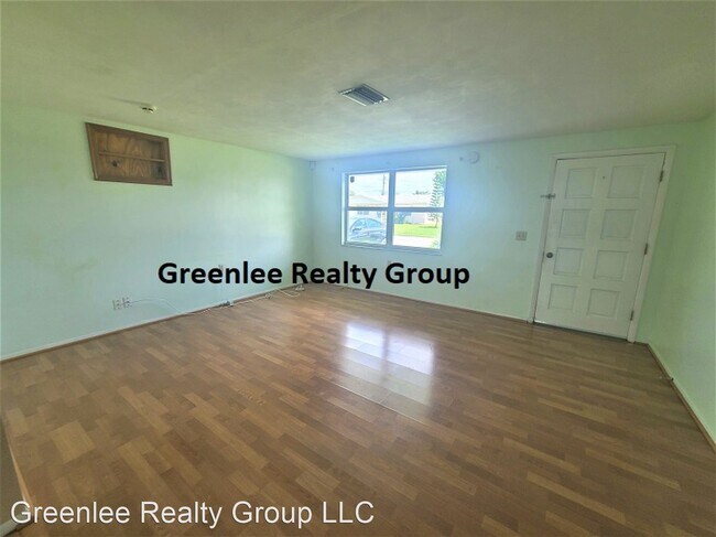 Building Photo - 2 br, 1.5 bath House - 3335 Bedford St.