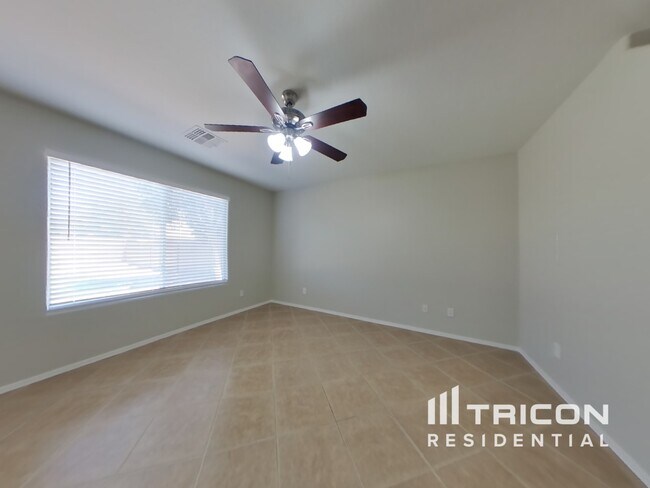 Building Photo - 15458 W Mercer Ln