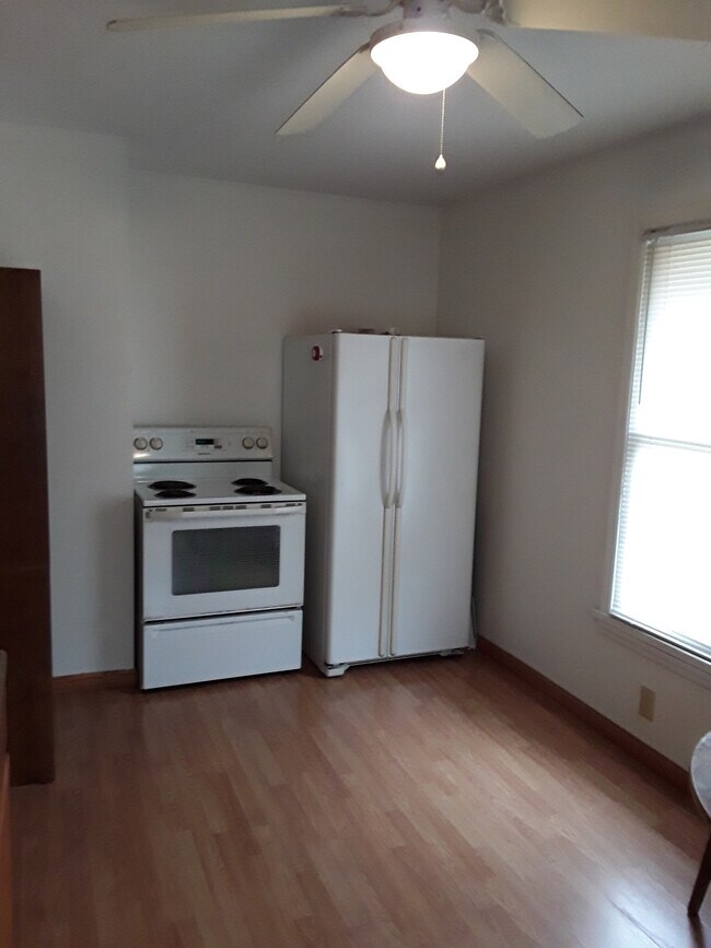 Kitchen - 2 Elm Ave