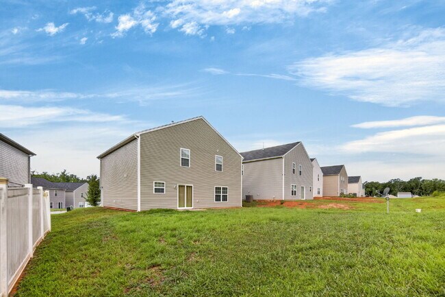 Foto del edificio - Experience Spacious Comfort: 3-Bedroom Home with 2.5 Baths.