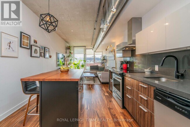 Building Photo - 360 McLeod St