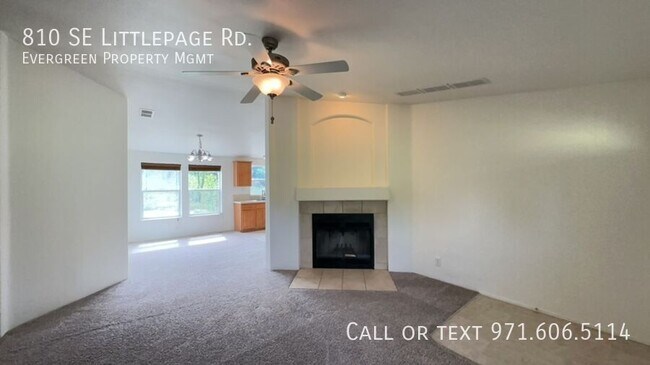 Building Photo - 810 SE Littlepage Rd