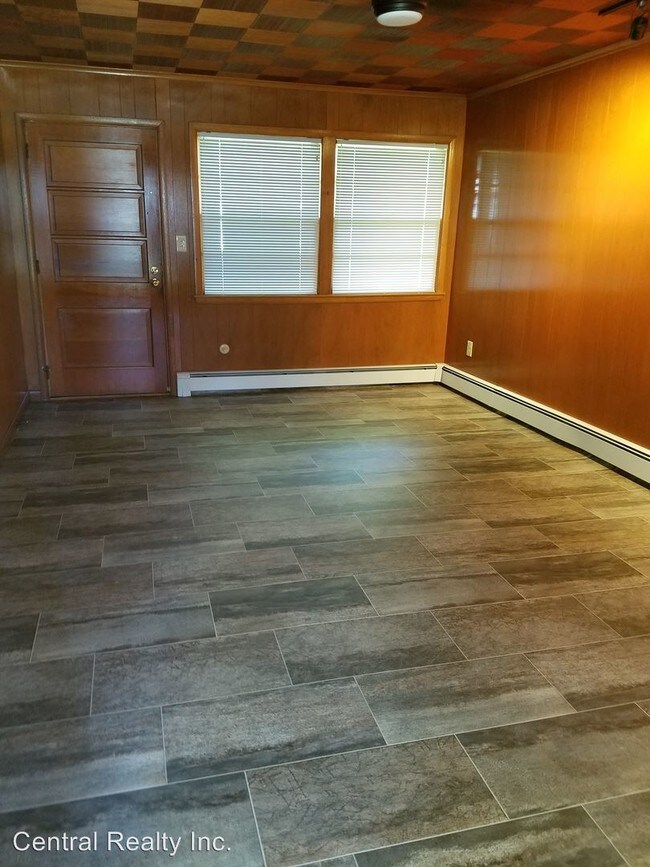 Building Photo - 3 br, 1 bath House - 105 Ledge Street