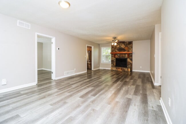 Building Photo - 6677 Birchwood Terrace