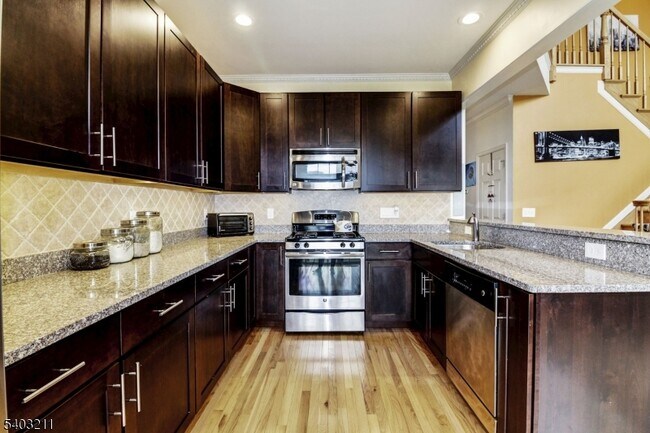 Foto del edificio - 4 Shadowlawn Dr