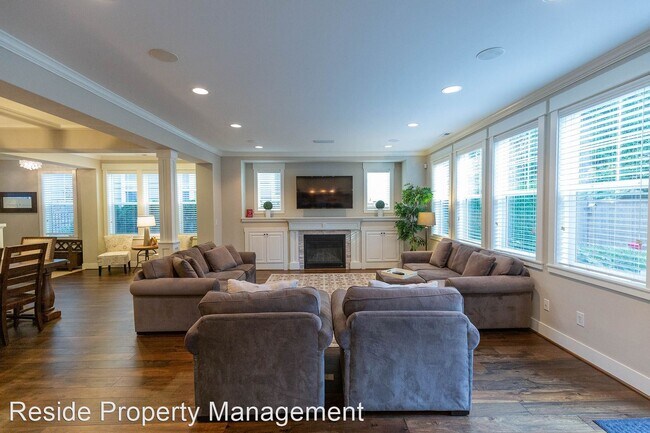 Building Photo - 4 br, 2.5 bath House - 3909 Briarcliff Lan...