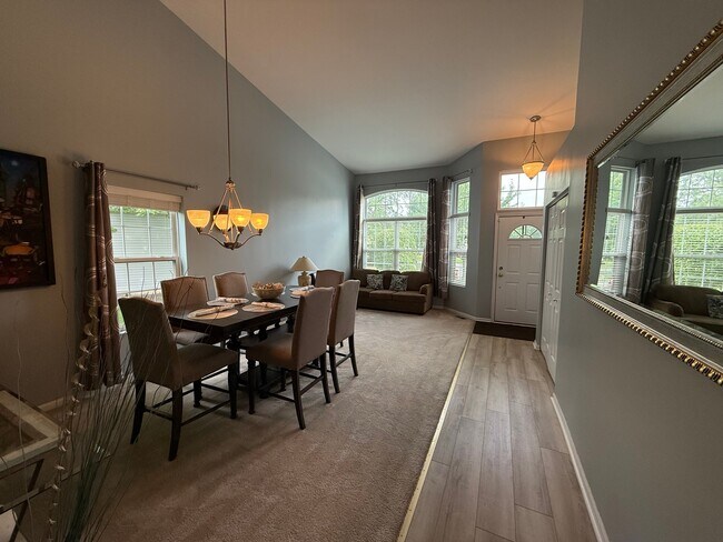 Foto del edificio - 7307 Ashbrook Ln