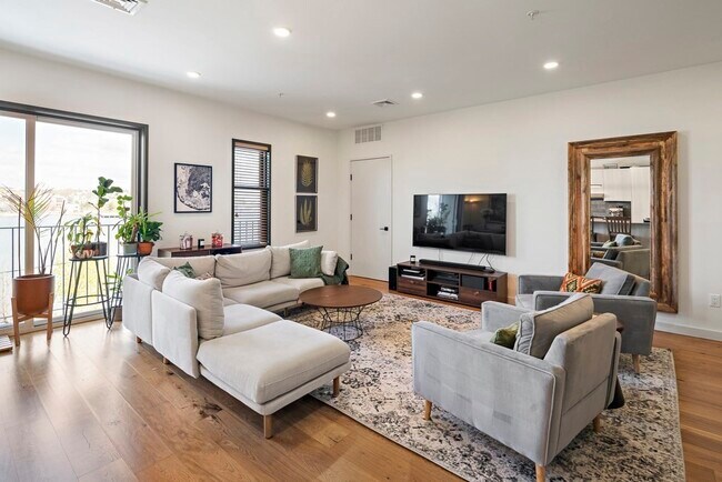 Foto del edificio - 211 Condor St