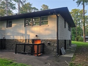 Building Photo - 1931 Shepherd Cir SW
