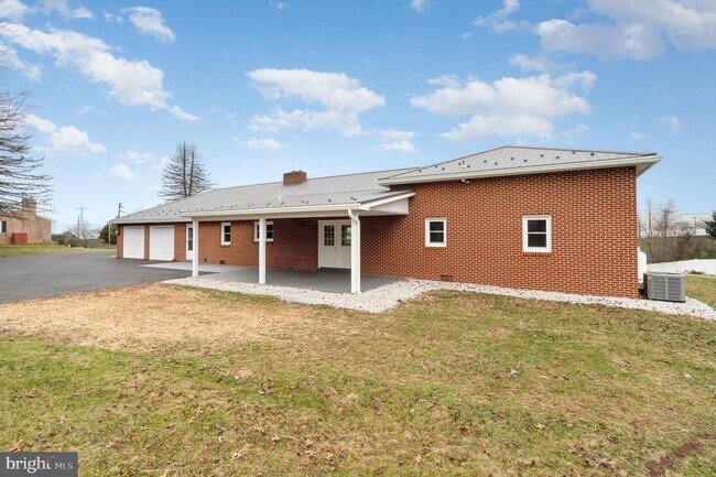 Building Photo - Country View 3 bedroom home