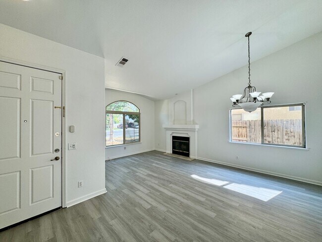 Foto del edificio - 528 Burgundy St