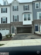 Building Photo - 275 Thoroughbred Ln
