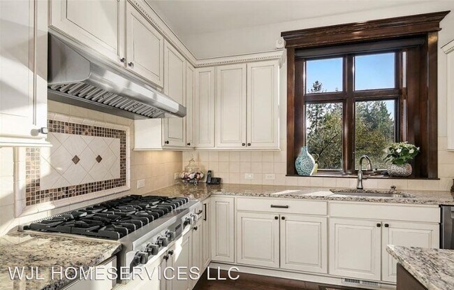 Building Photo - 4 br, 3.5 bath House - 2138 NW Harmony Wy