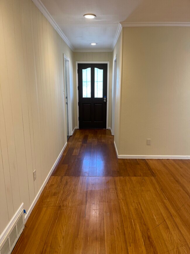 Foto del edificio - 1104 Hillcrest Ave