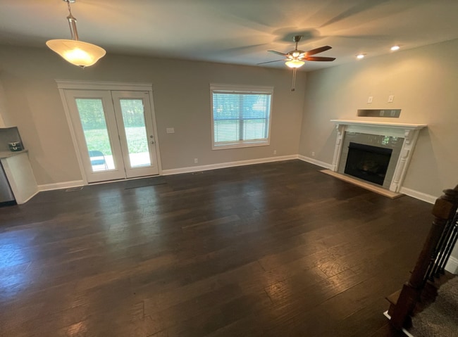 Building Photo - 301 Hemp Ct