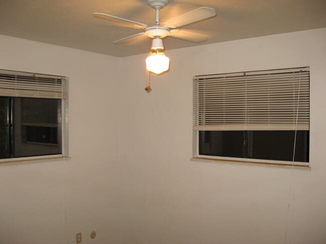 Building Photo - 670 Voiles Pl