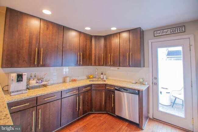 Foto del edificio - 140 Mercy St