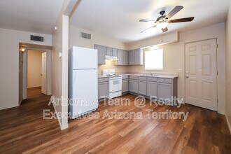 Building Photo - 3149 E Flower St