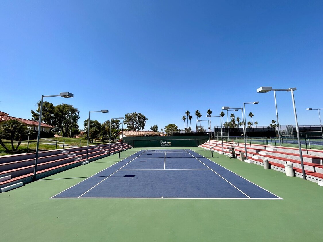 Foto principal - AVAILABLE NOW!! 3 Bedroom 2 Bath Condo in ...