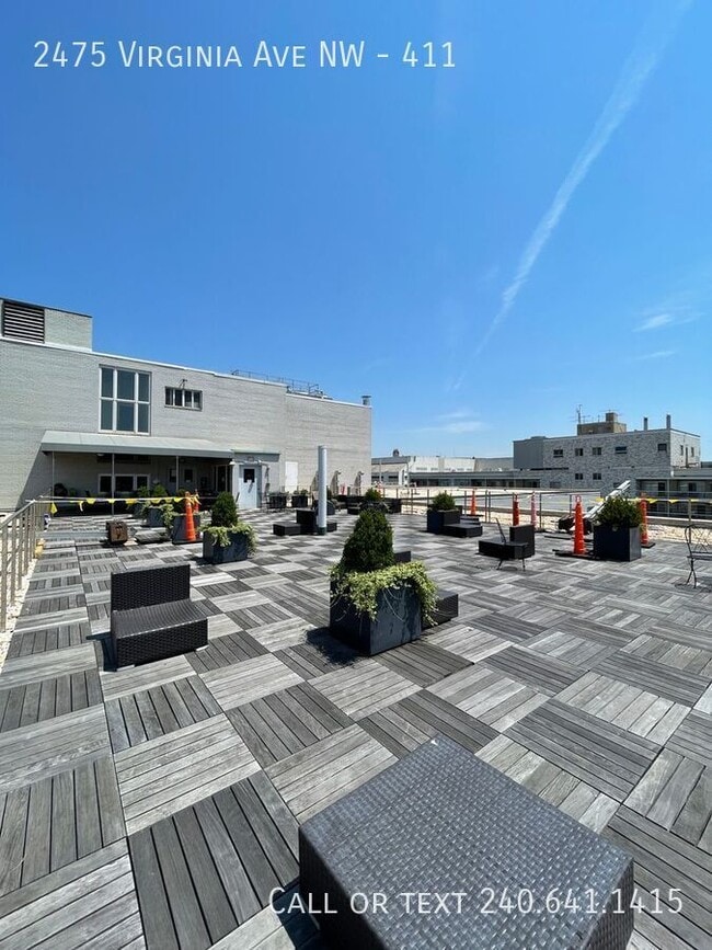 Foto del edificio - 2475 Virginia Ave NW