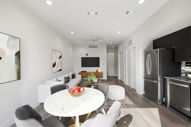 Building Photo - 1800 E 4th St