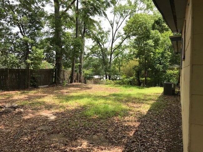 Building Photo - 3 Bed House on Atkamire Drive, close to stadium. Available August 2026!