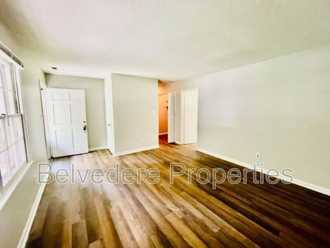 Foto del edificio - 4612 Cabot Dr
