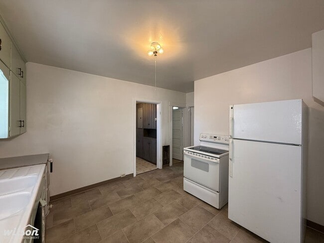 Foto del edificio - Cozy 2-Bedroom Home with Fenced Yard & Rear Parking!