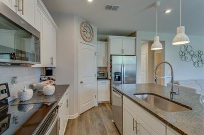 Foto del edificio - Beautiful Townhouse in Murfreesboro!