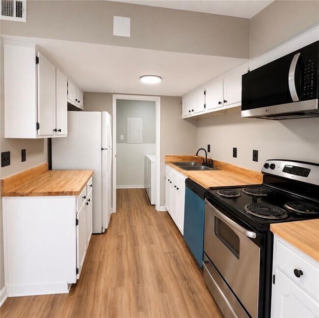 Foto del edificio - 3254 Strawberry Ln