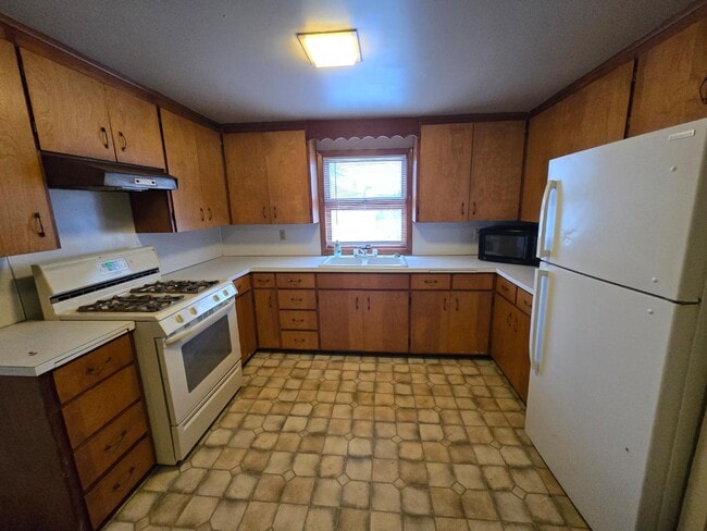 Building Photo - 210 Hendricks St