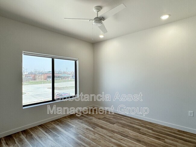Foto del edificio - 1653 Midtown Pl