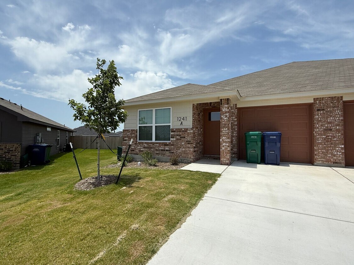 Primary Photo - 1241 LEXINGTON Dr