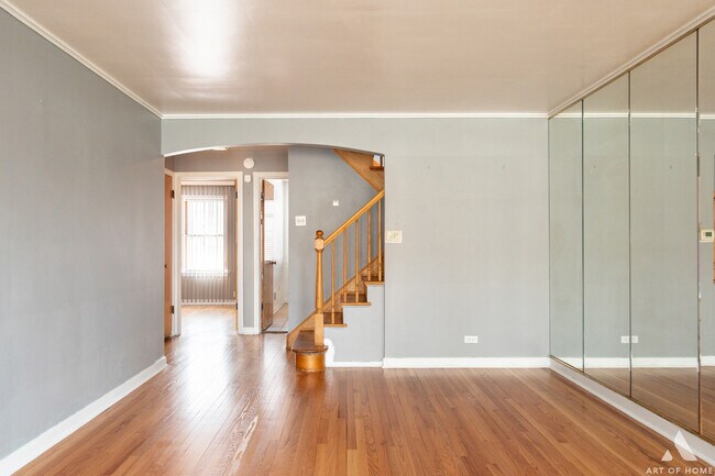Building Photo - 331 E 82nd St