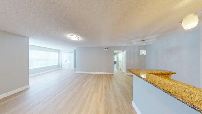 Foto del edificio - 2Br/ 2Ba Condo In Villa Medici - Available...