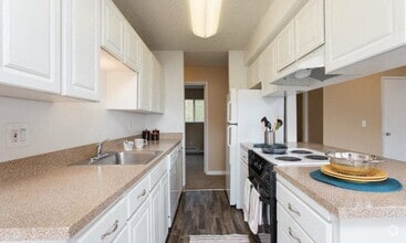Building Photo - Greenbriar Village