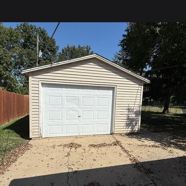 Building Photo - Meadowlark Ranch! 3 bed, 1 bath