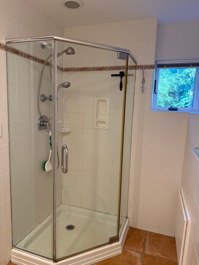 BAÑO COMPLETO - 169 Brooksite Dr