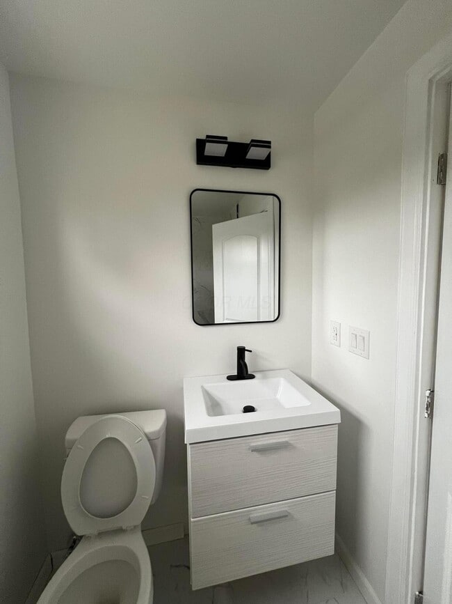 Building Photo - 50 N Hampton Rd