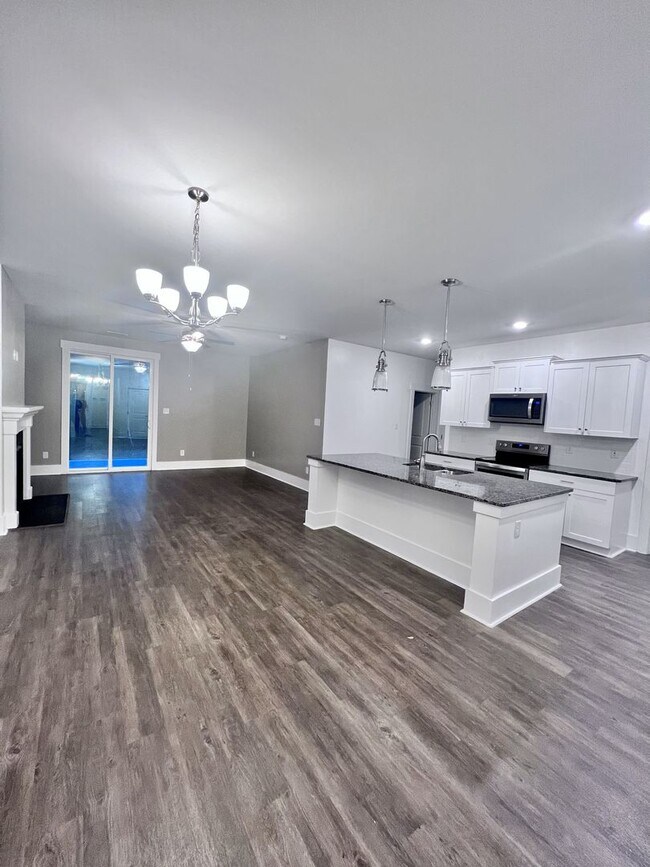 Foto del edificio - Magnificent 4 Bedroom Home!!