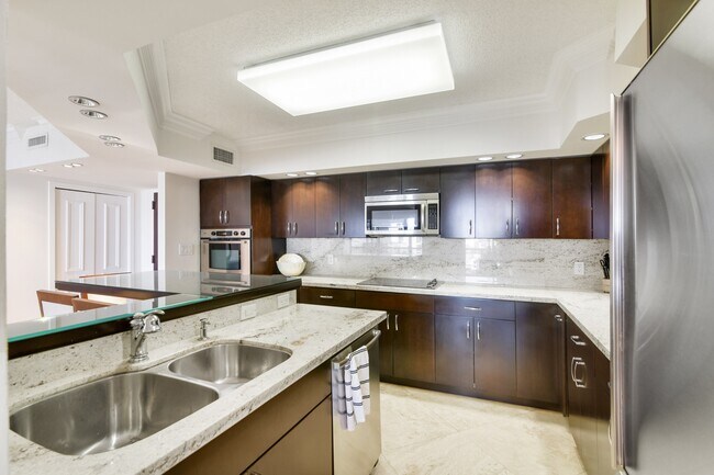 Foto del edificio - 19667 Turnberry Way