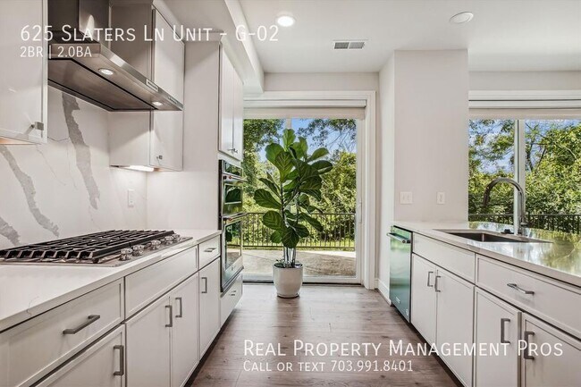 Building Photo - 625 Slaters Ln
